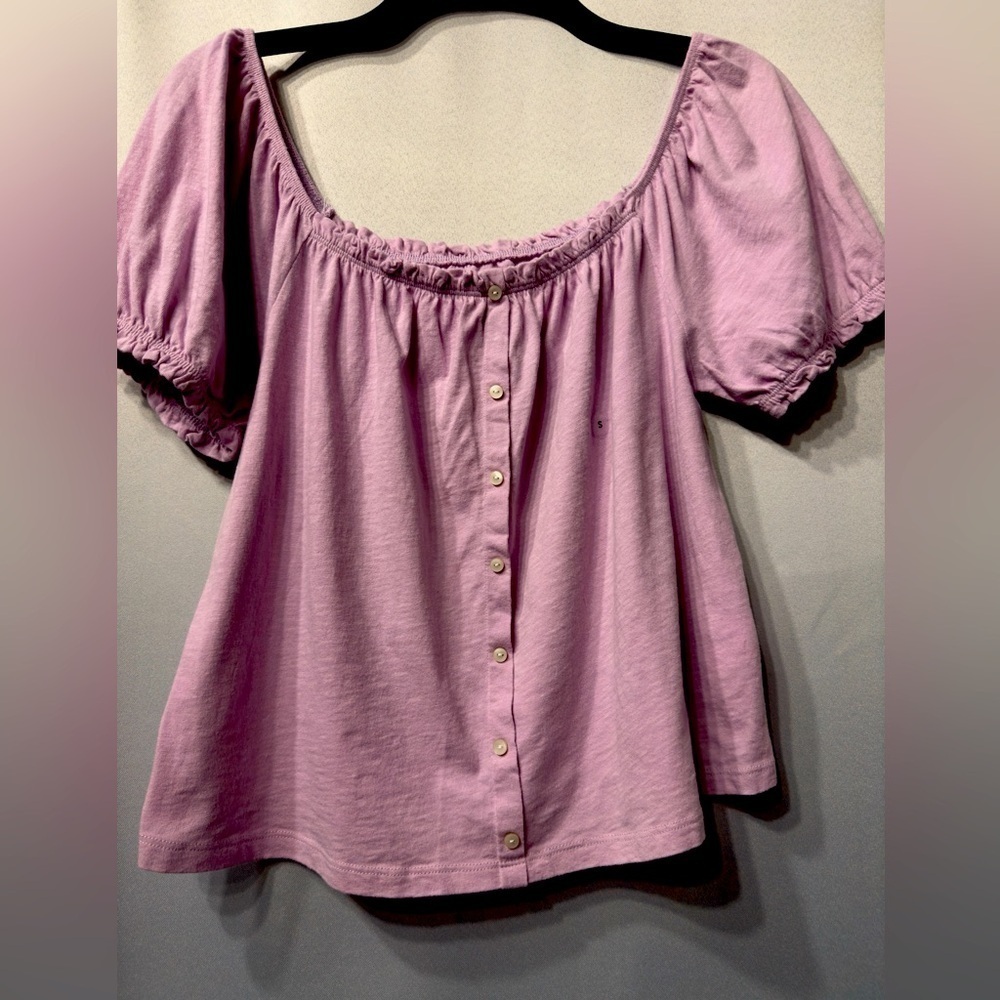 NWT Cute American Eagle Light Purple Puff Sleeve Shirt, size small!